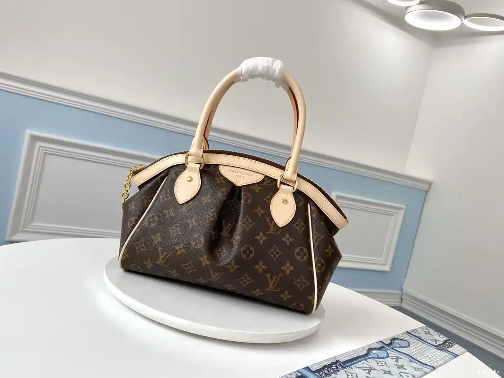 LOUIS VUITTON TIVOLI 0525